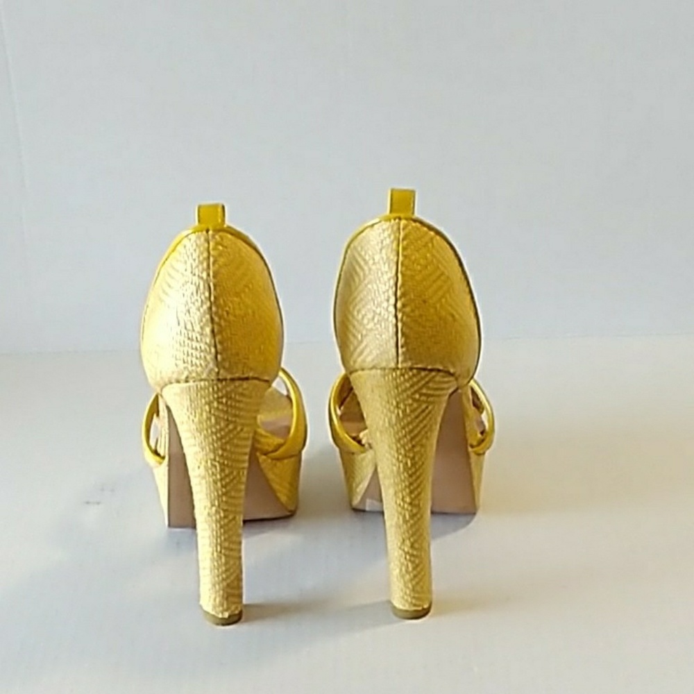 Steve Madden Peep Toe Canary Pumps! EUC! - Picture 5 of 5